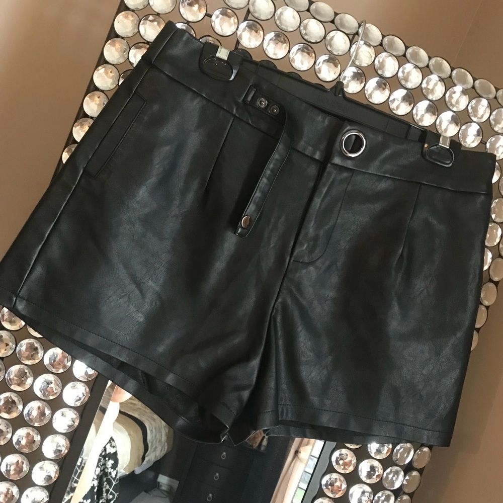 Ladies, Black Faux Leather, Shorts. Medium.